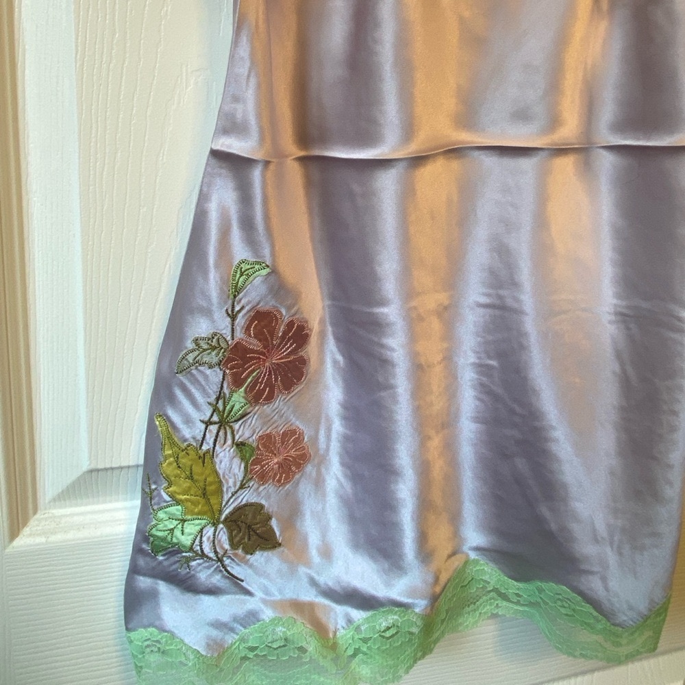 Lilac Silk Chemise Gold Hawk - Picture 2 of 5